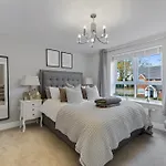 Luxury New Home With Gym & Hot Tub Near Sefton Park & City Centre