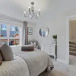 Luxury New Home With Gym & Hot Tub Near Sefton Park & City Centre