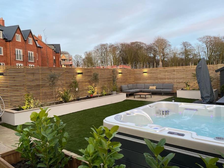 Luxury New With Gym & Hot Tub Near Sefton Park & Centre Holiday home
