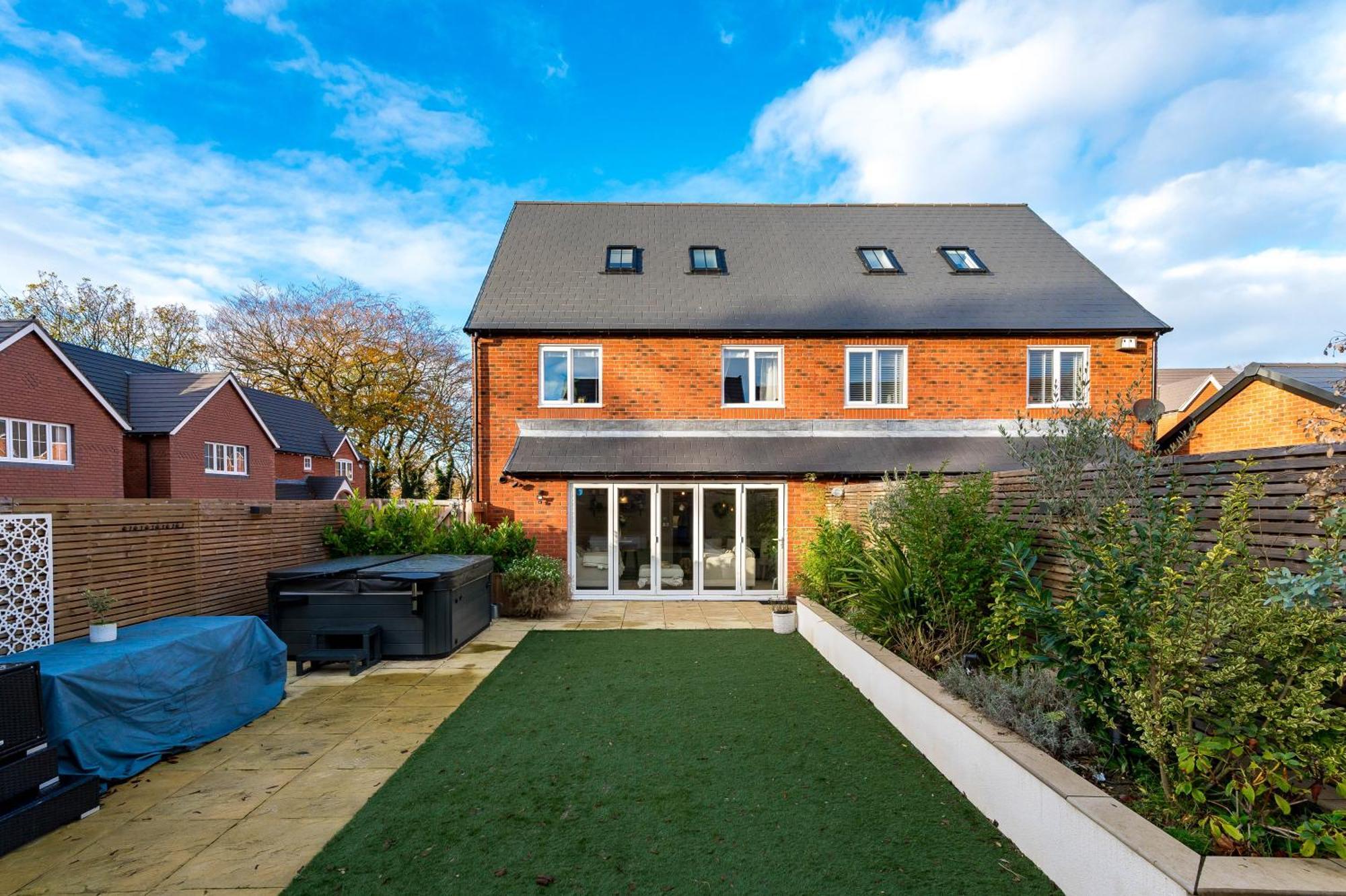Holiday home Luxury New With Gym & Hot Tub Near Sefton Park & Centre *